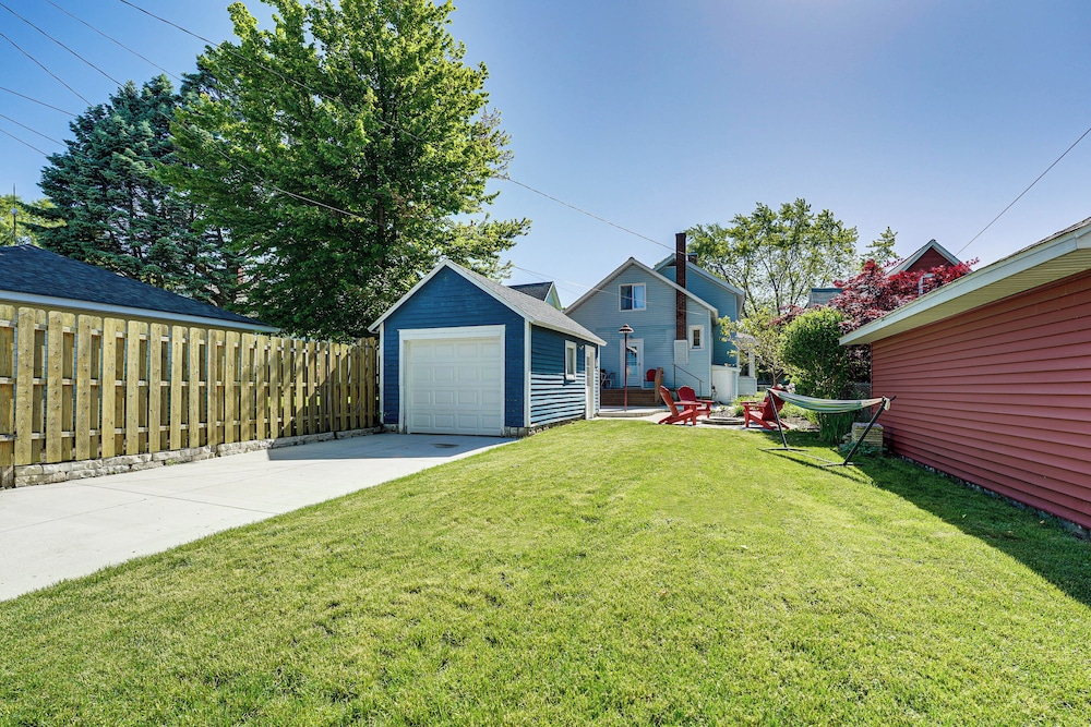 Ludington Home w/ 6 Bicycles < 1 Mi to Beach!
