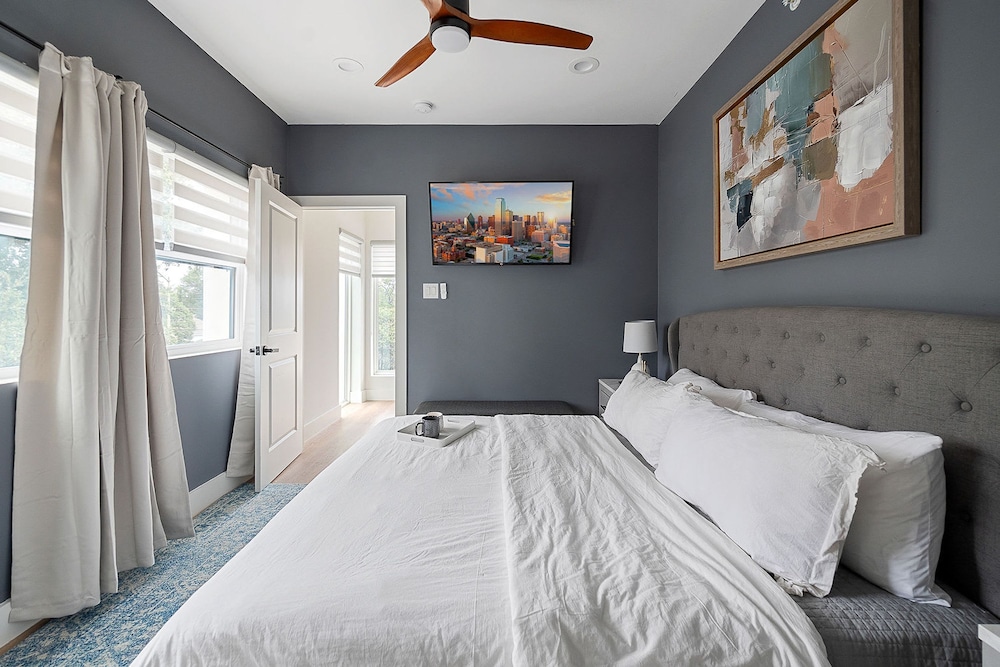 Urban Comfort King Bed Rooftop Backyard