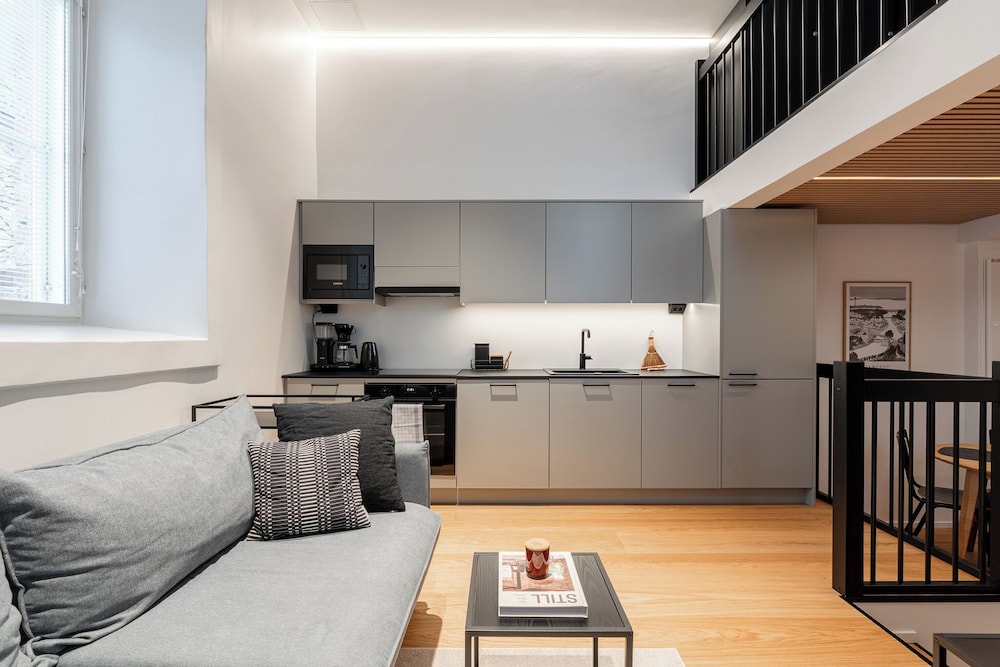 Stylish Loft next to City Center & Lake Pyhäjärvi