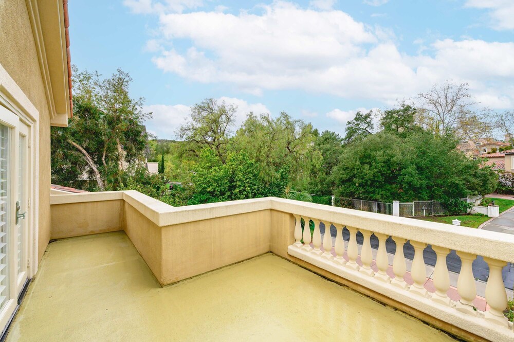 Luxury Villa w Pool Garden Outdoor Lounge