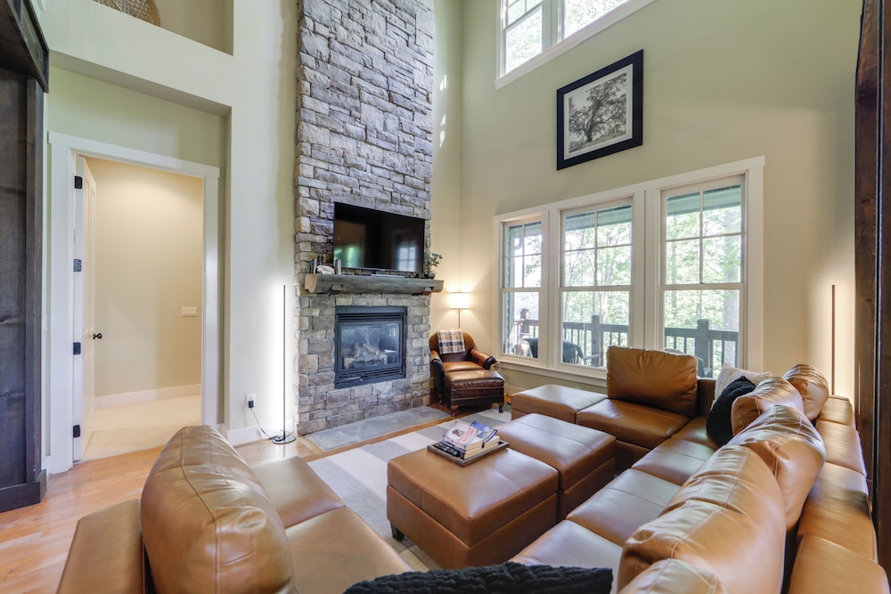 Lake & Pool Access at Bear Lake Reserve Condo!