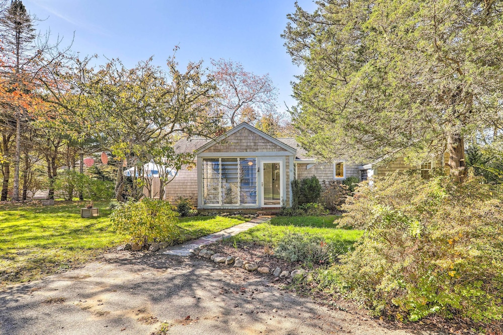 Walkable Dennis Cottage: 'the Blue Scallop' in Dennis, US