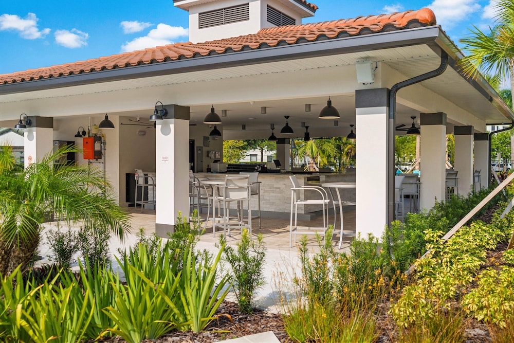 Condo W/view of New Orlando Eye!near Attractions