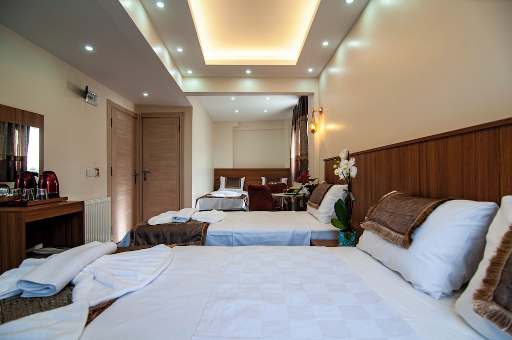 By Historial Hotel - Image 60