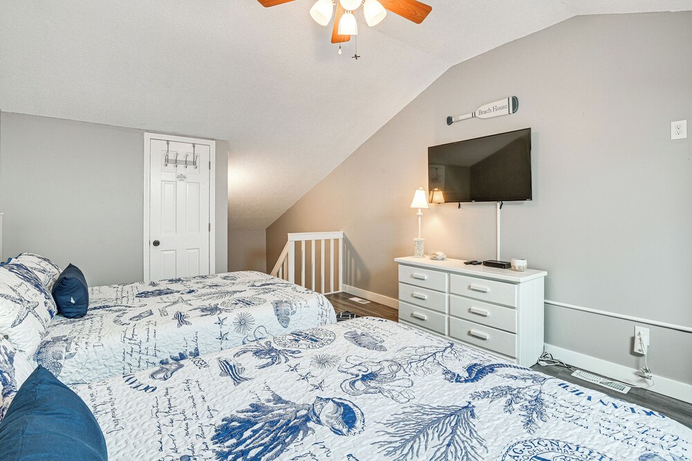Walk to Beach: Condo w/ Balcony in Murrells Inlet!
