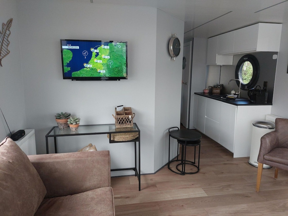 Luxury Houseboat in Volendam Marina, photo 19