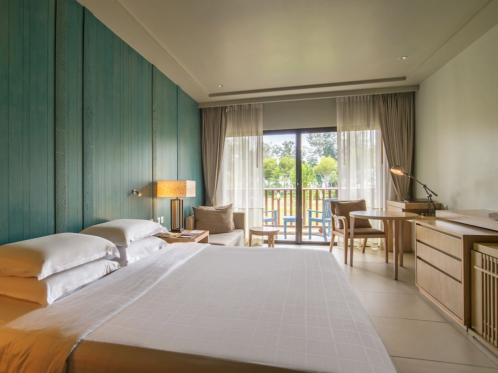 Dusit Thani Krabi Beach Resort 6