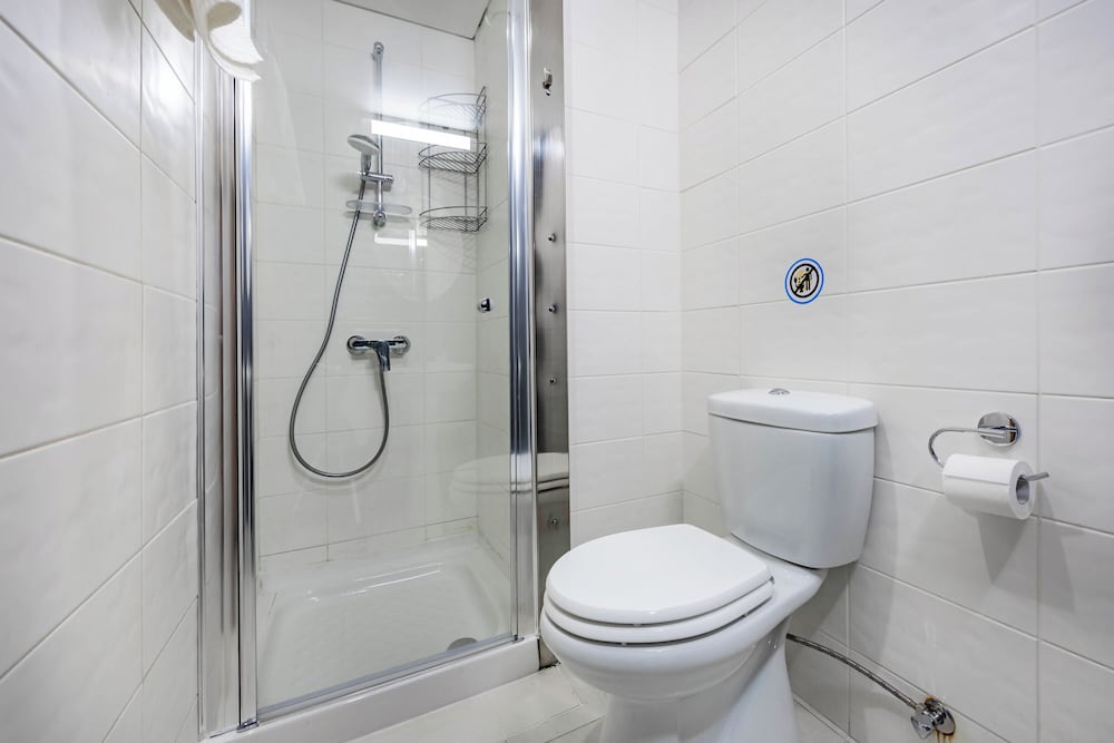 Marathon Beach Apartment With Shared Pool