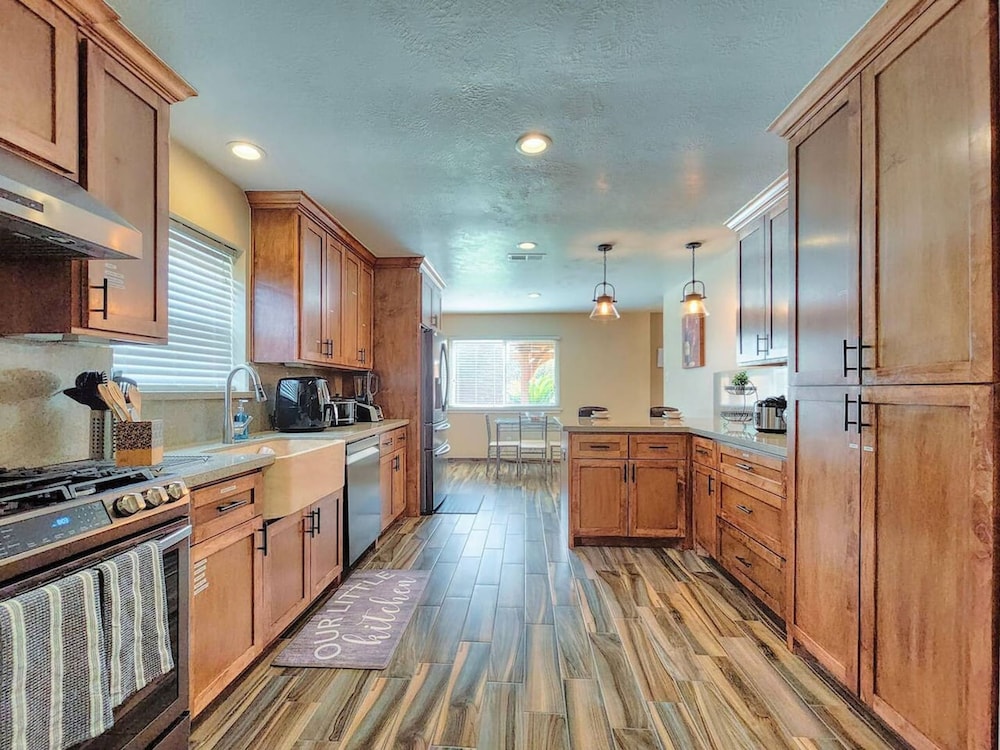 Katy Oasis w Game Room