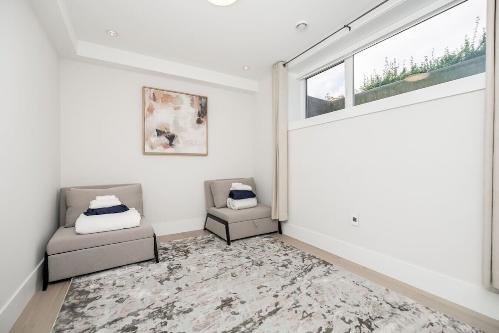 Centrally-located Luxury Home With Views Cinema