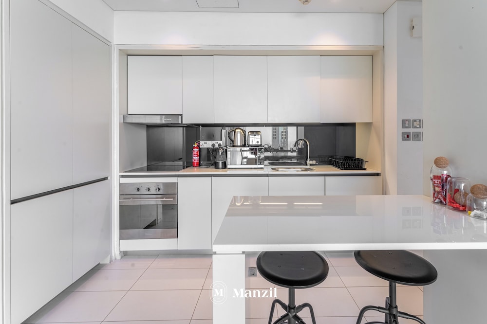 Manzil-1BR Apartment with Skyline Views