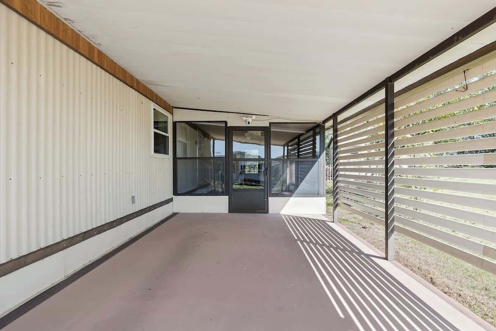 3 Bedroom, Comfy Home Dade City, Gated Community