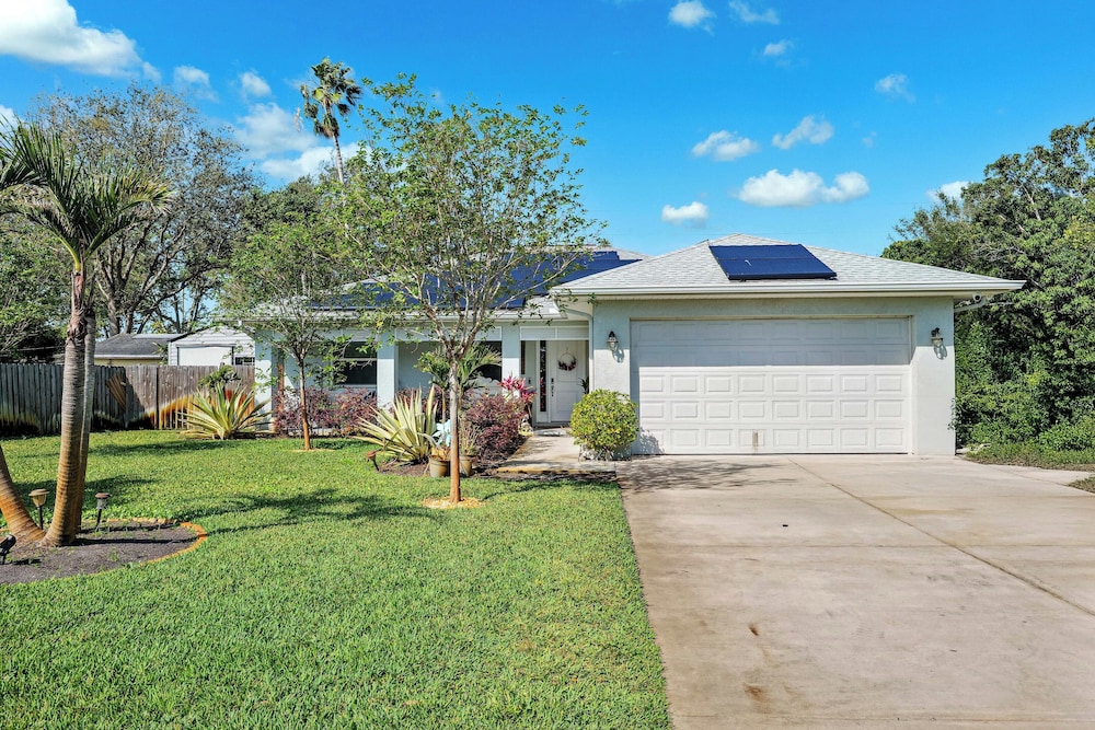 Sleek Home w/ Hot Tub, Koi Pond & Yard in Seminole