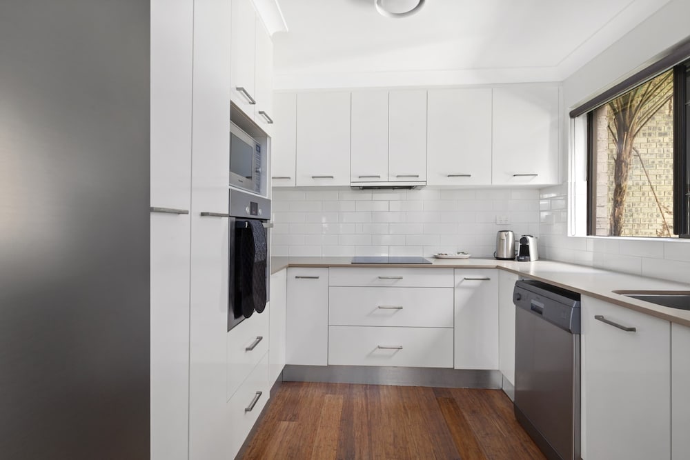 Stylish 3-bed Newport Stay With Balcony