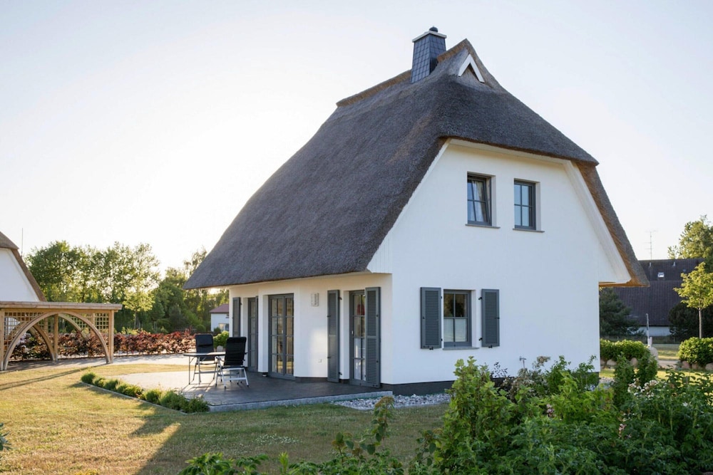 Luxus Reetdachhaus in Fuhlendorf mit Sauna