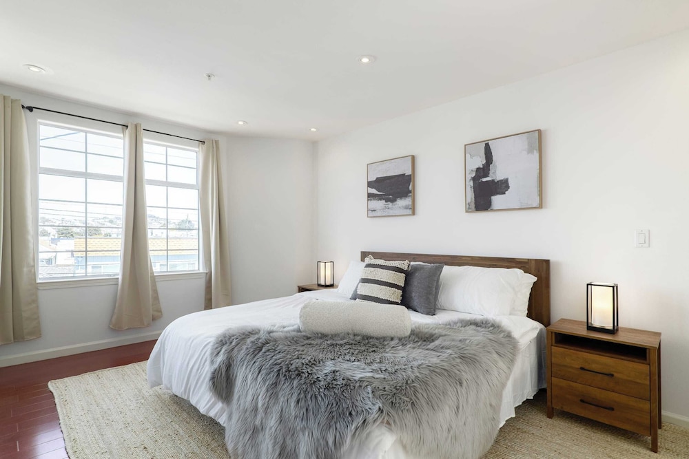@ Marbella Lane - Vibrant 5BR Home in Daly City