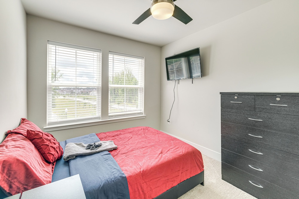 Fenced Yard: Spacious Southern Maryland Townhome!