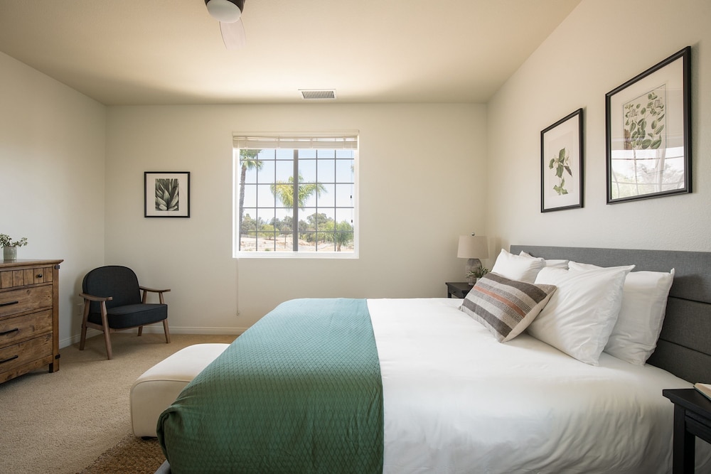 Villa Verdot by Avantstay Spectacular 6 BR Estate w Pool Hot Tub Tennis B-ball Courts