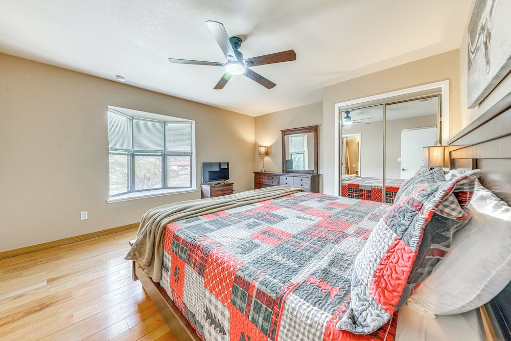Spacious Ruidoso Home w/ Patio & Mountain Views!