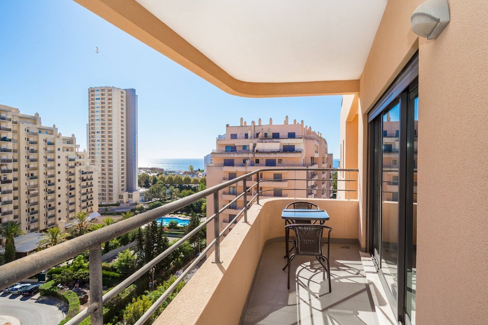 05 in Portim o With 1 Bedrooms and 1 Bathrooms