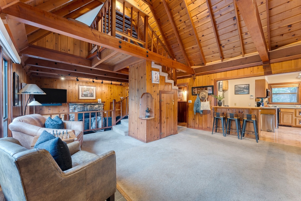 Riversong Lodge by Avantstay Sauna Hot Tub On The Truckee River