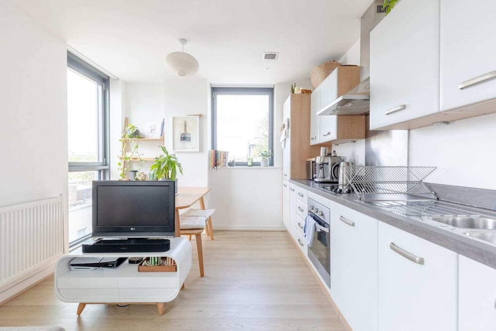 Funky 1BD High-rise Flat W/city Views, Angel!