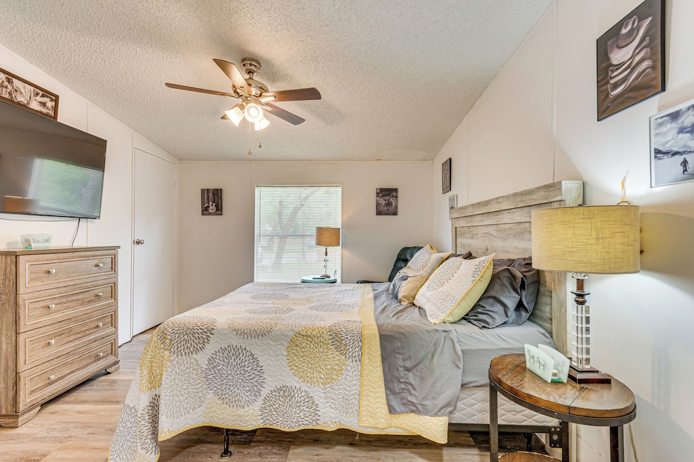 Home Near Navarre & Pensacola Beaches!