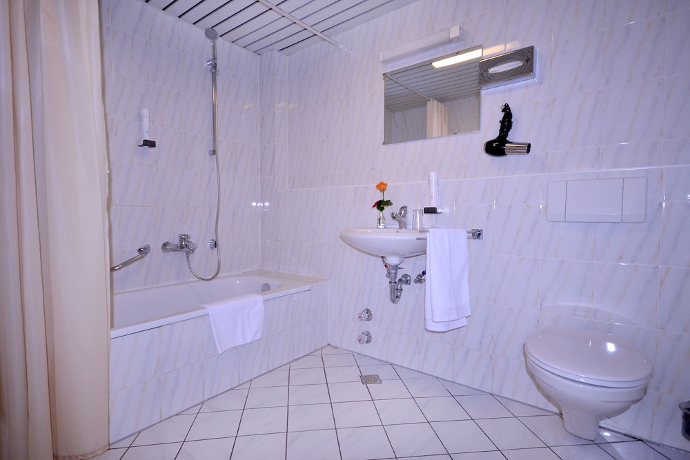 Alpha Hotel Garni - Property Image 21