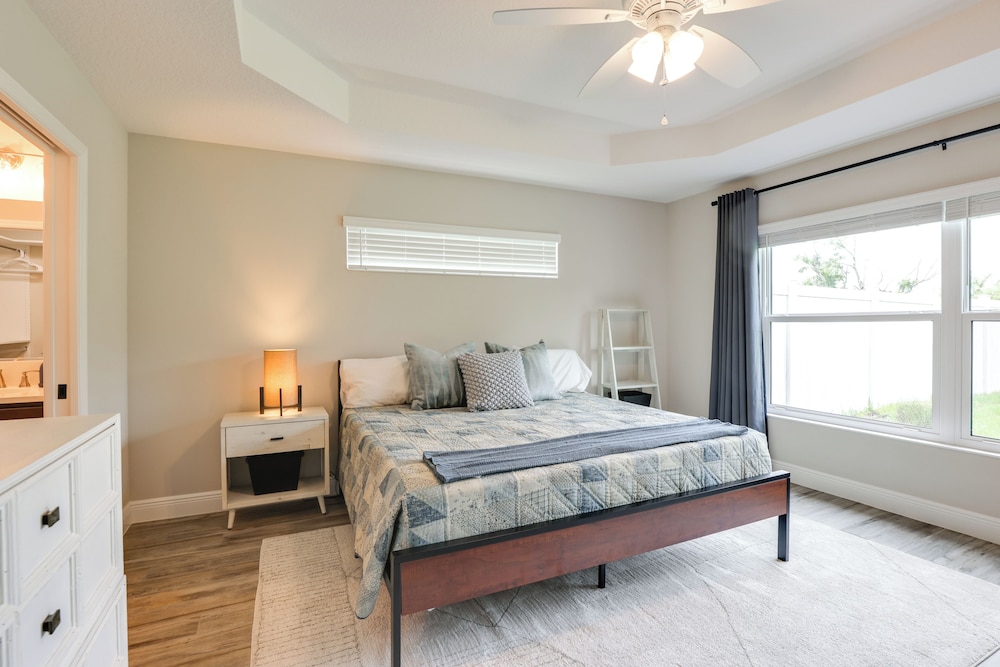 Golf Cart & Home Office: The Villages Retreat!