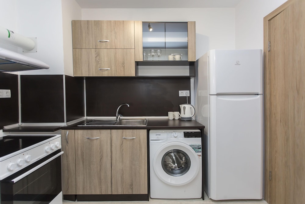 Bright 1bdr Apartment Near Center - Free Parking view 3