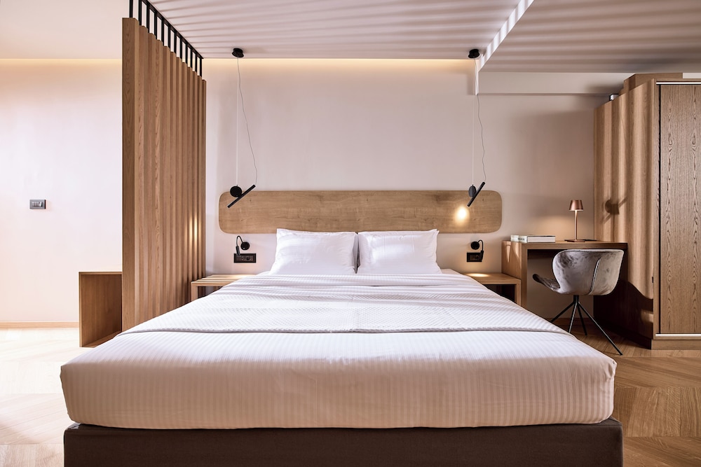 Cama Luxury Suites Kavouri
