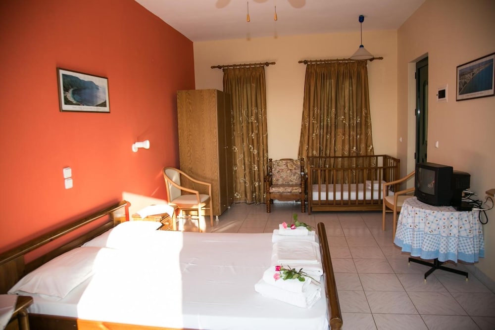 Almyros Studios & Apartments