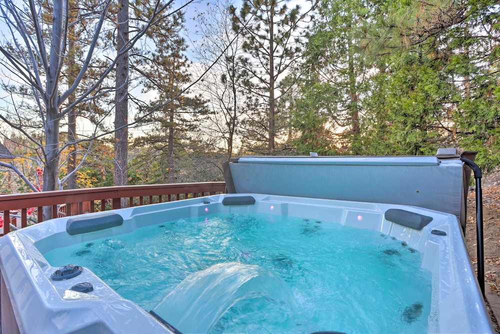 Lake Arrowhead A-frame Cabin w/ Deck & Balcony!
