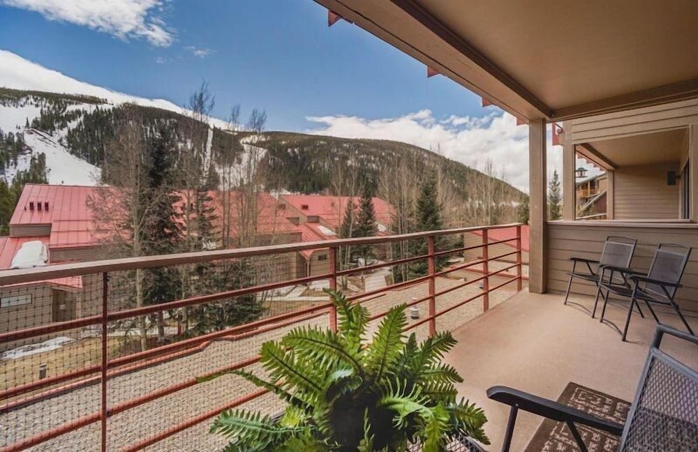 Ski Run Condominiums 2 Bedroom Apartment by Key to the Rockies