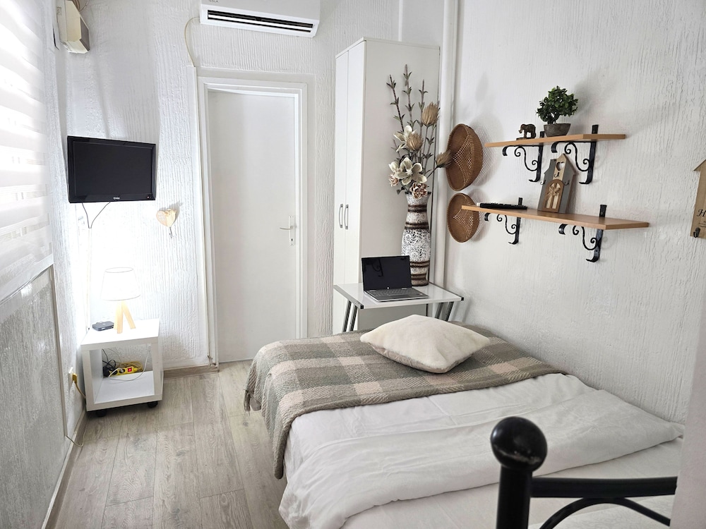 Room-angelina Apartment 3