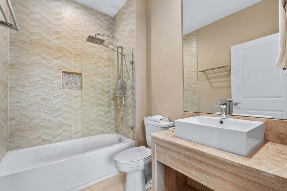 Minutes to Disney Chic Dream Villa With Stunning Patio and Resort Perks