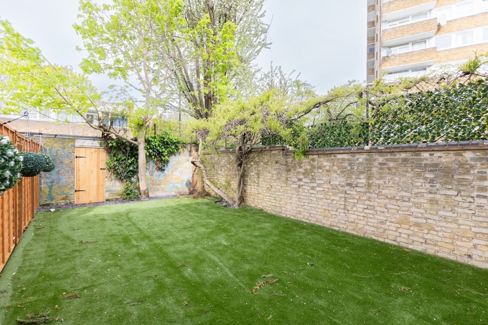 Newly Renovated 3BD Home, Islington!