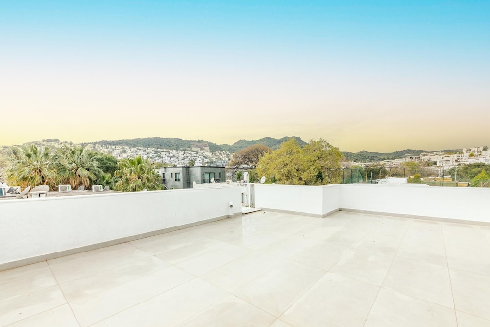 Gorgeous Separate Villa in a Complex in Bodrum view 3