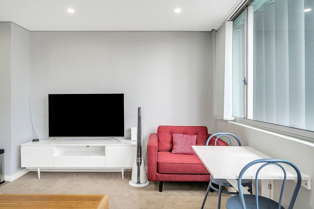 Bright 1 Bedroom Unit in the Heart of Manly - Image 3