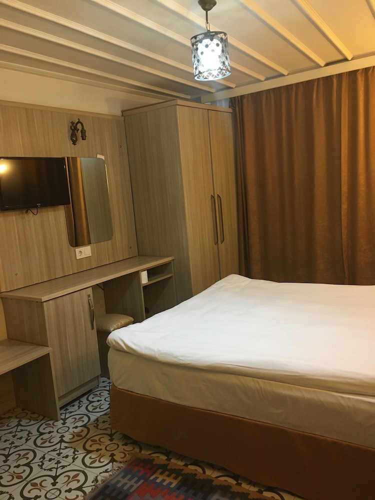 Jasmine Daire - Image 40