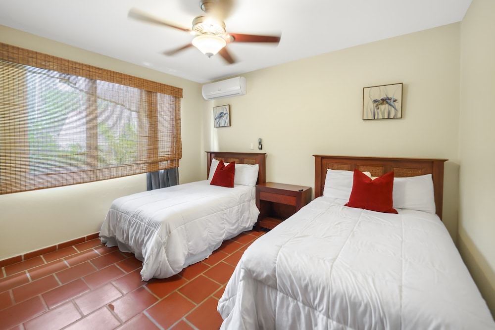 Family Villa Oleana Waterviews Oceanfront With Water and Generator