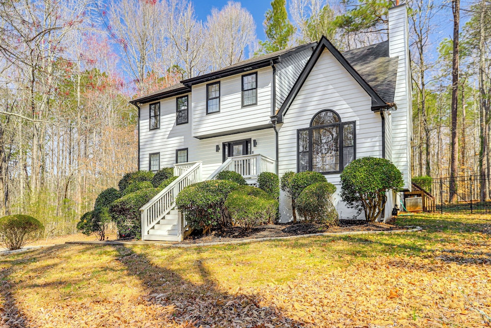 Private Hot Tub & Deck: Family Gem in Alpharetta