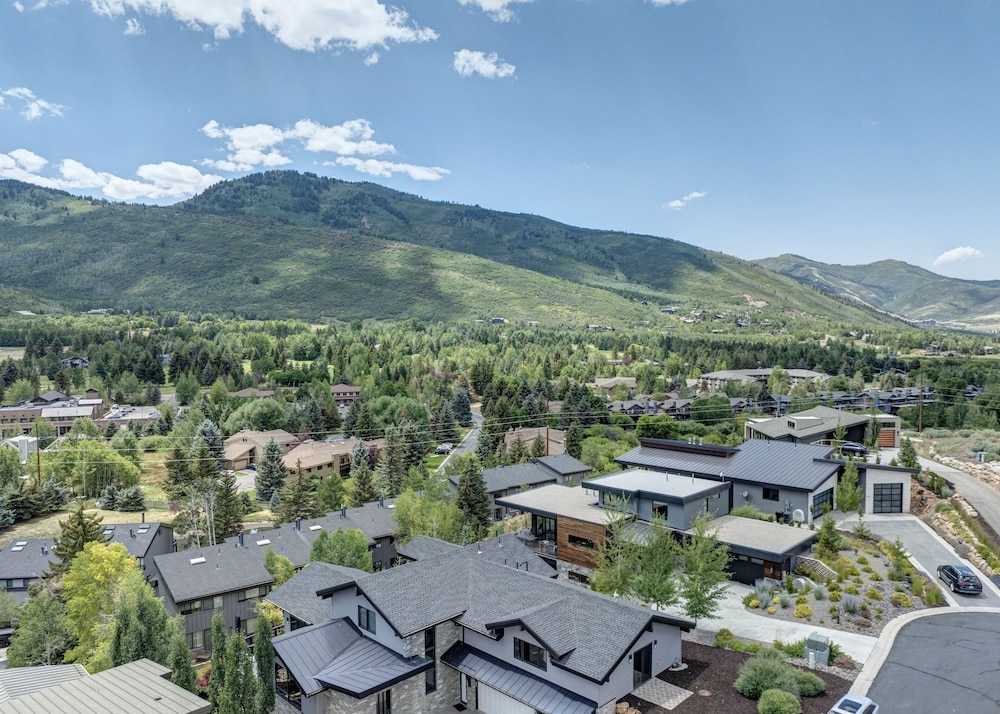 Nine Peaks 4 Bedroom Home
