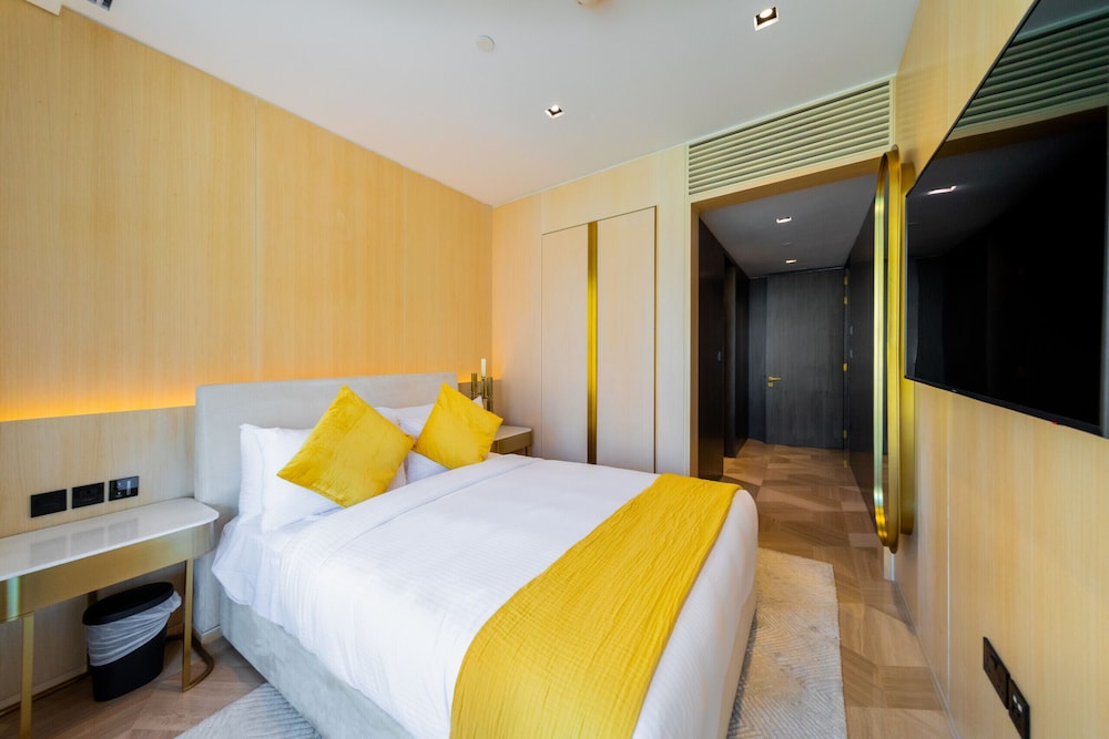 DXB - Five - 30308 - PJ