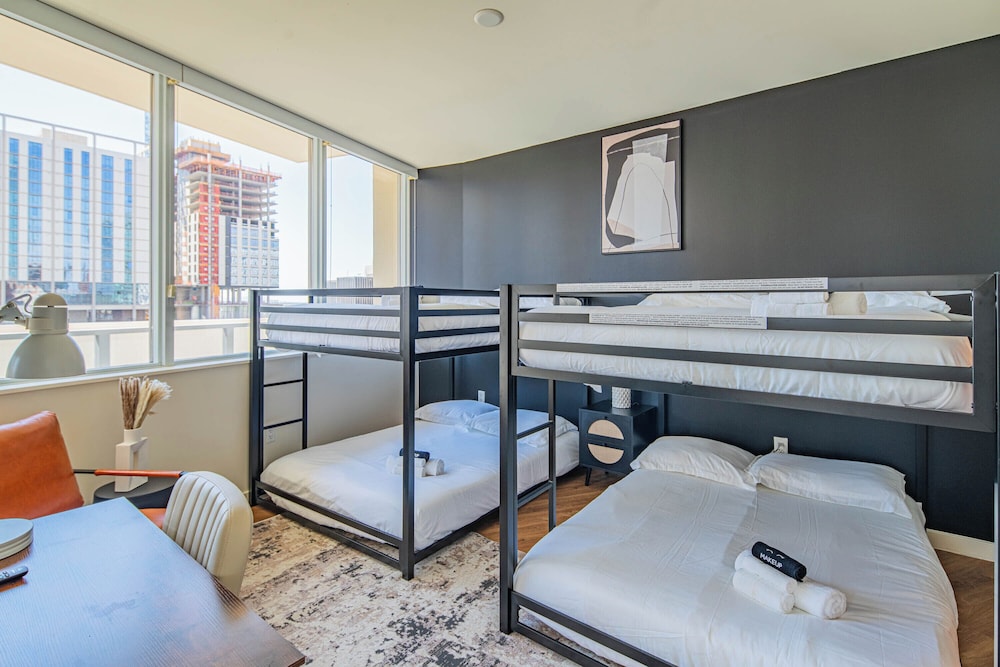 ROVE LIVING/KL - 44 Monroe