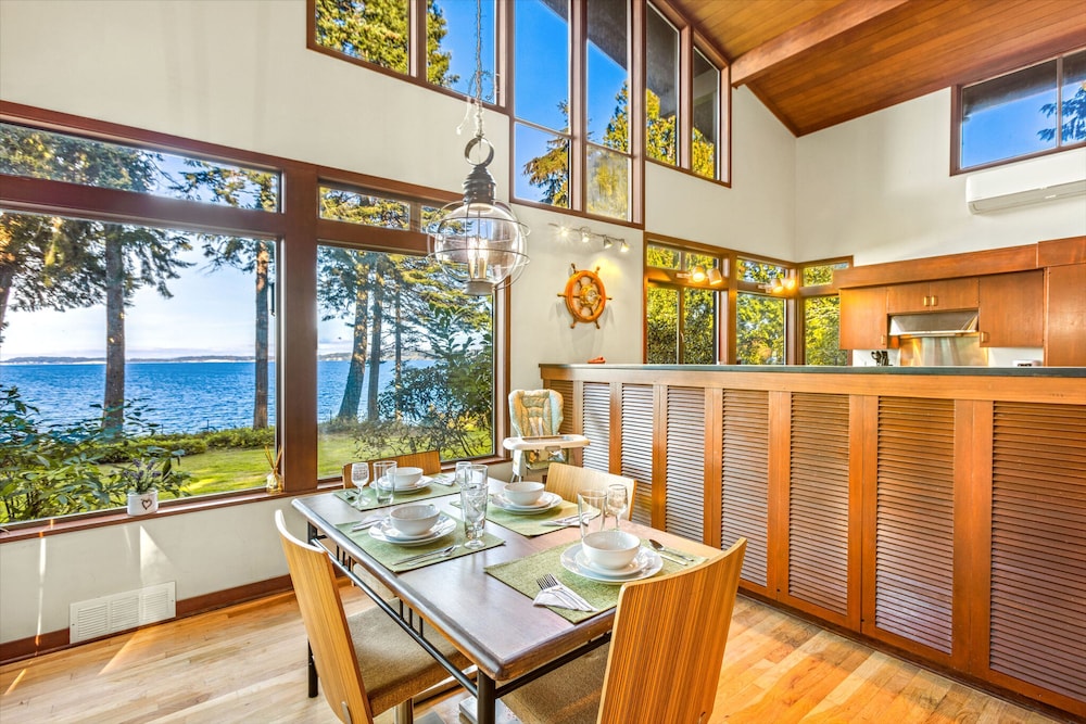 Puzzle Point Lodge in Poulsbo