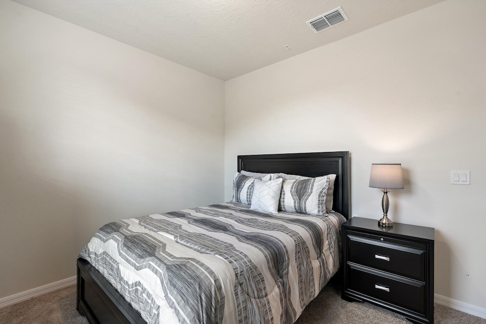 Windsor Cay Resort 5 Bedroom Townhome with Pool 5 Townhouse