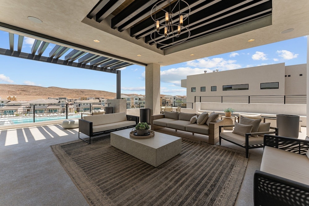Luxury Beachside 7 Bedroom Home