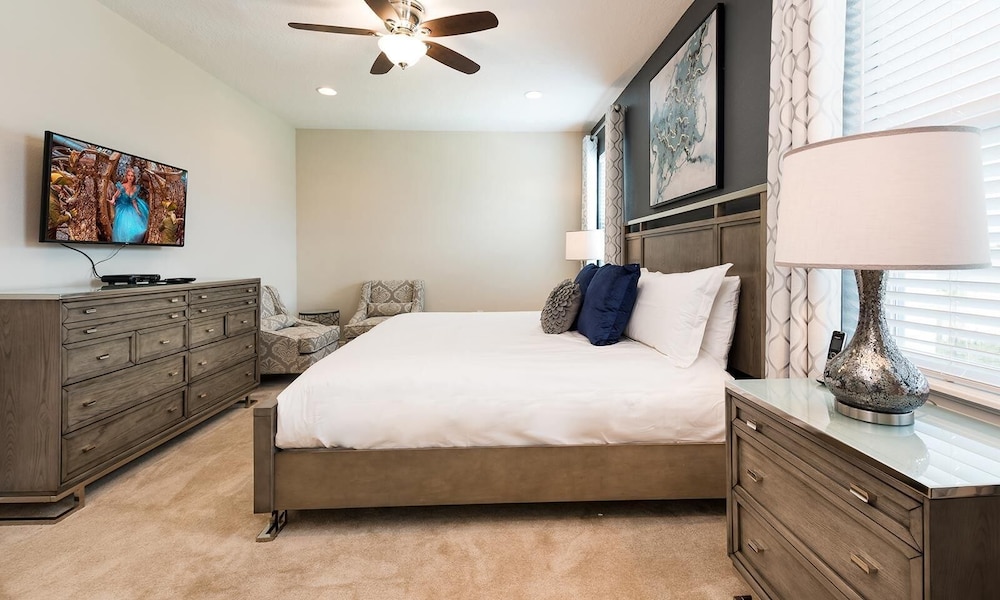 7412 MA - Stylish Home Near Parks
