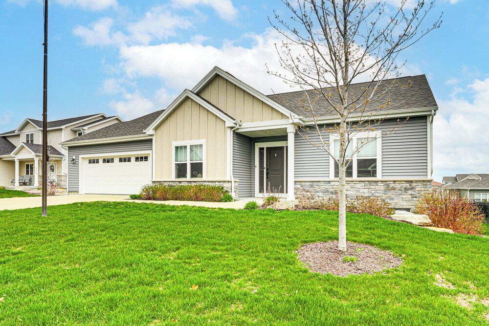 Spacious & Modern Home w/ Deck in Oregon!